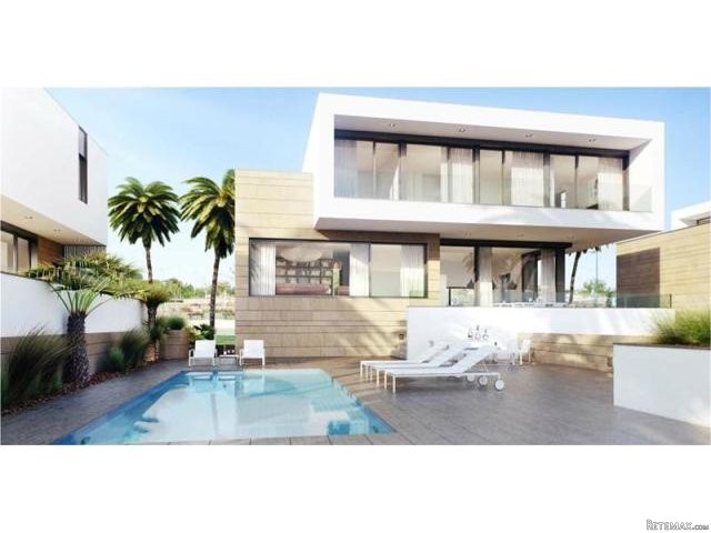 5 bedroom Villa For Sale: Frontline..