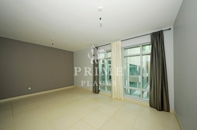 Large high end unit on lower floor with.. - 2