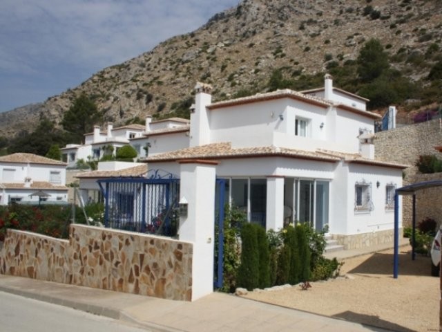 3 Bedrooms - Villa - Alicante - For Sale