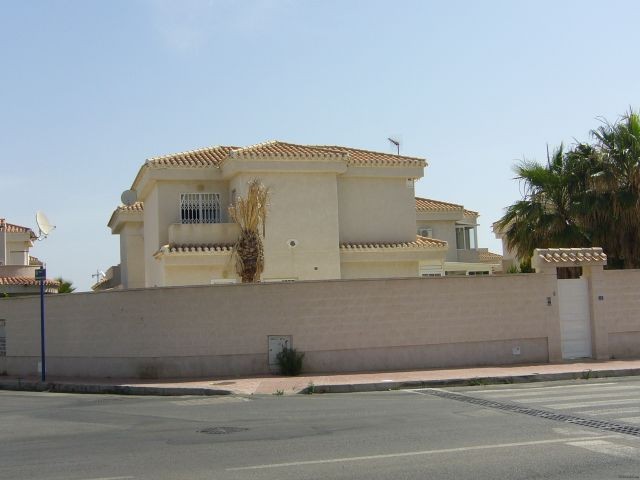 3 bedroom 2 bathroom detached villa.. - 2