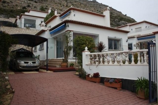 3 Bedrooms - Villa - Alicante - For Sale