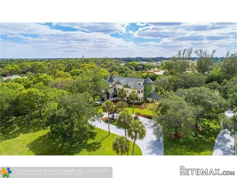 6 bedroom House For Sale: 7741 NW 39 Ave - 2