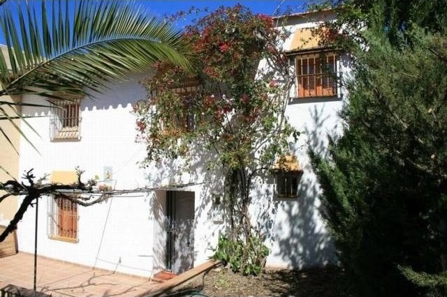 Town House - A lovely semi-detached..