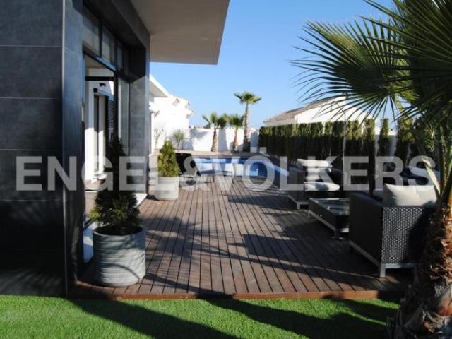 Impressive modern villa in Urb. La.. - 2