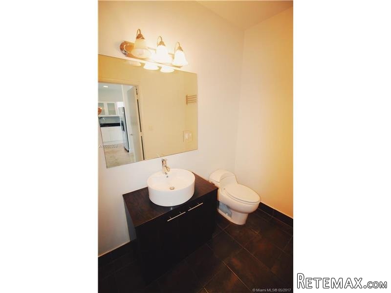 1 bedroom Flat For Sale: 2700 N Miami.. - 2
