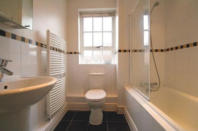 1 bedroom Flat For Sale: Knowle Avenue.. - 2