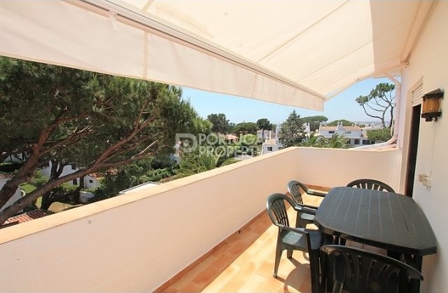 Top floor renovated apartment with nice..