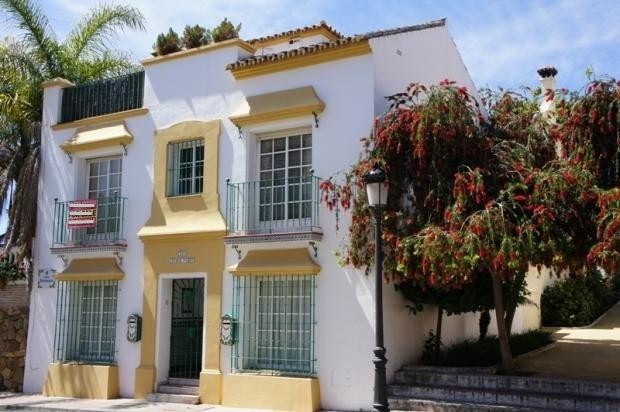 4 bedroom town house for sale