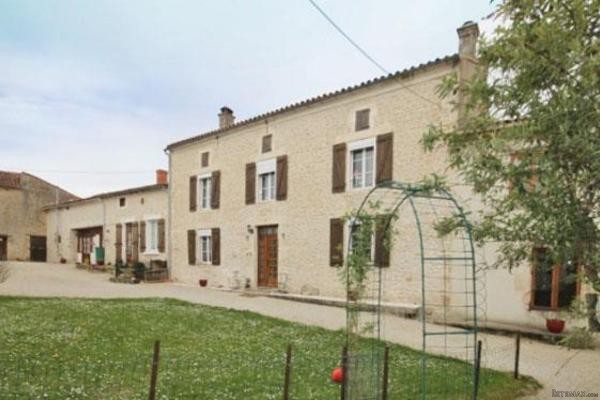 Charme (Charente) - For sale : Family..