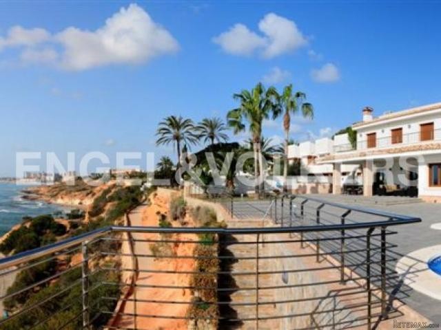EXCLUSIVE VILLA ON THE FRONT LINE. CABO..