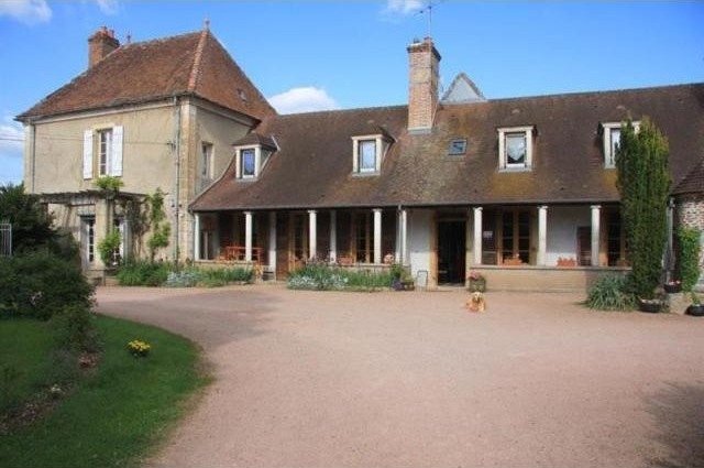 8 bedroom Character For Sale: 03290..