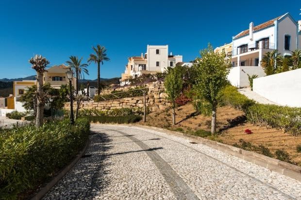 2 bedroom town house for sale