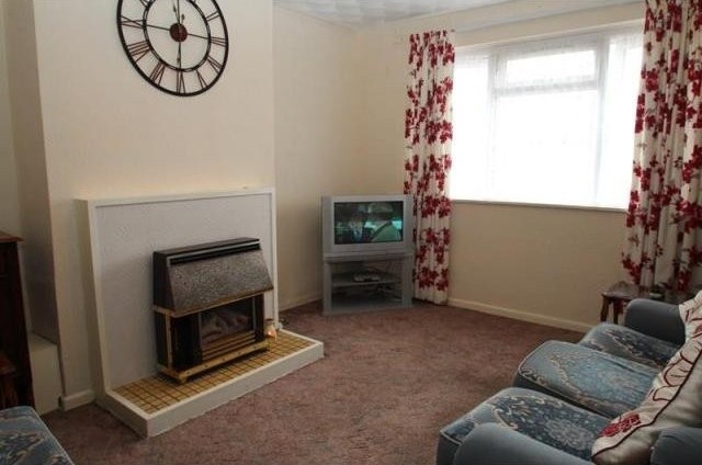 1 bedroom Flat For Rent: Braemar Road.. - 2