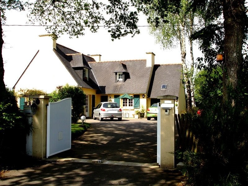 Traditional 4 Bedroom Detached House - 2