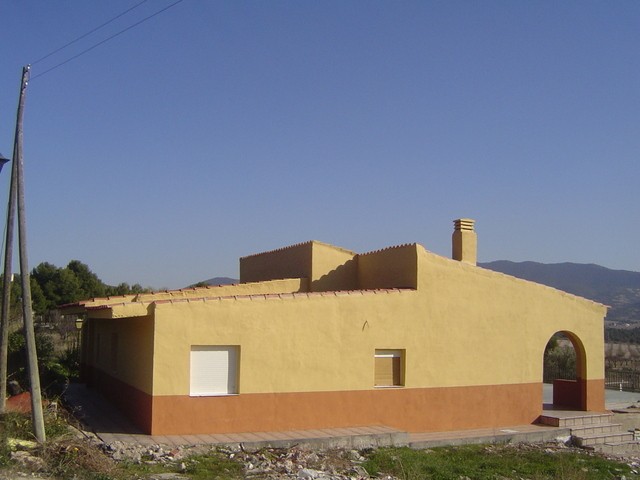 COUNTRY HOUSE
