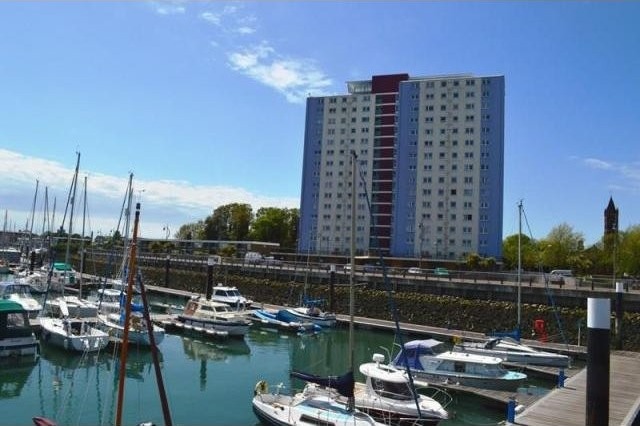 2 bedroom Apartment For Sale: Trinity..