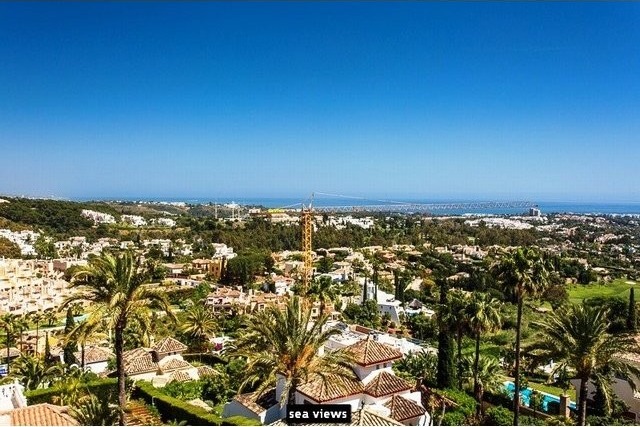 Penthouse for sale in Nueva Andalucia..