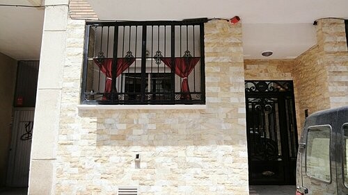* 2 BED GROUND FLOOR APT - 500 METRES..