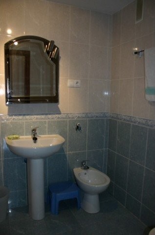 Apartment - This two bedroom apartment.. - 2