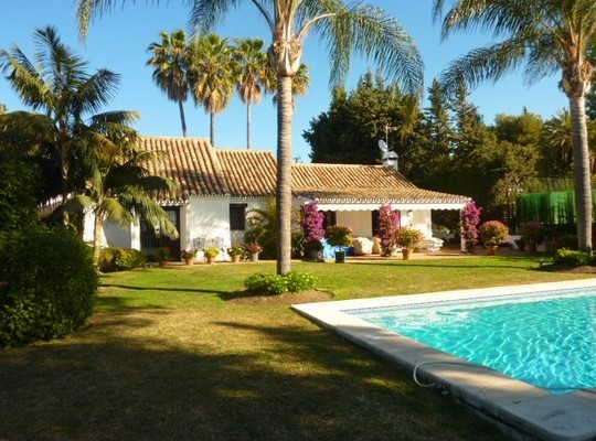 Villa for sale in El Paraiso Alto..