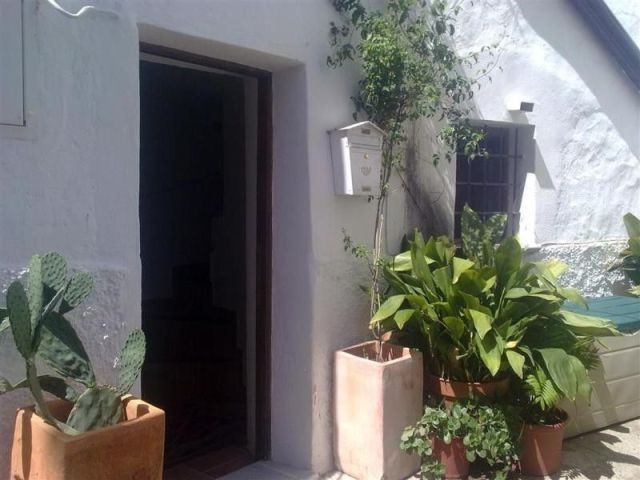 Town House - Cosy 2 bedroom, 1 bathroom..