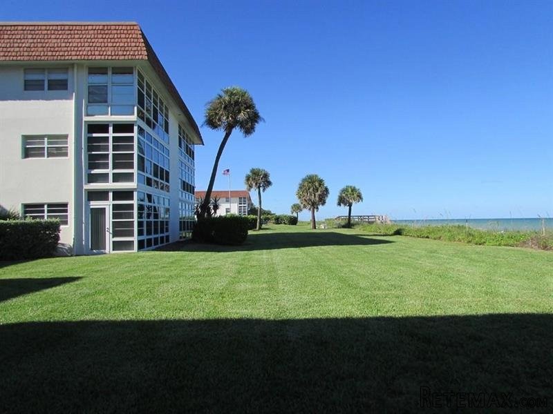 2 bedroom Flat For Sale: 5400 Highway..