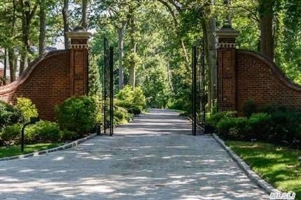 1 Hastings Rd Old Westbury, NY 11568