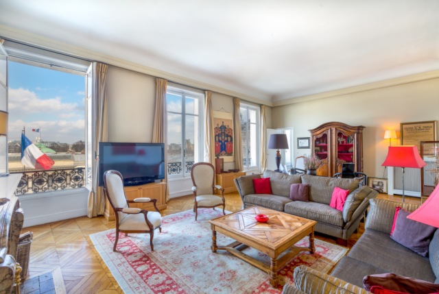 An impressive 3 bed apartment, with..