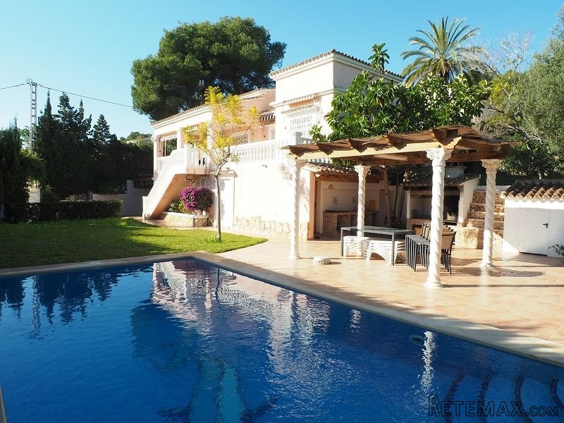 4 Bedrooms - Villa - Alicante - For Sale
