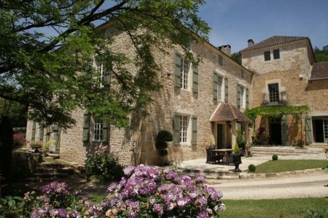An Elegant And Beautifully Restored..