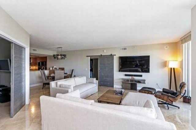 2 bedroom Flat For Sale: 10 VENETIAN WY.. - 2