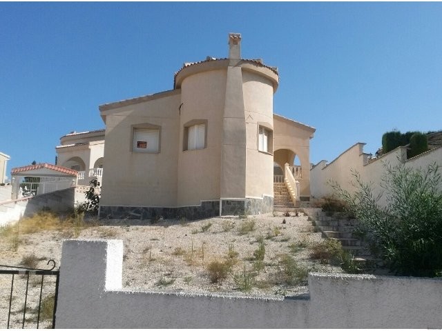 Detached key ready villa in Quesada
