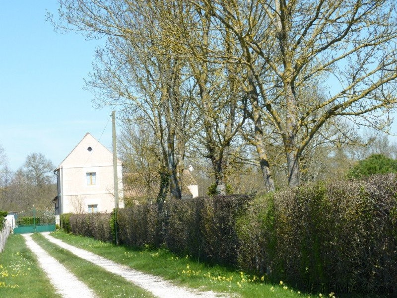 Stone House With Land And Lake - 2