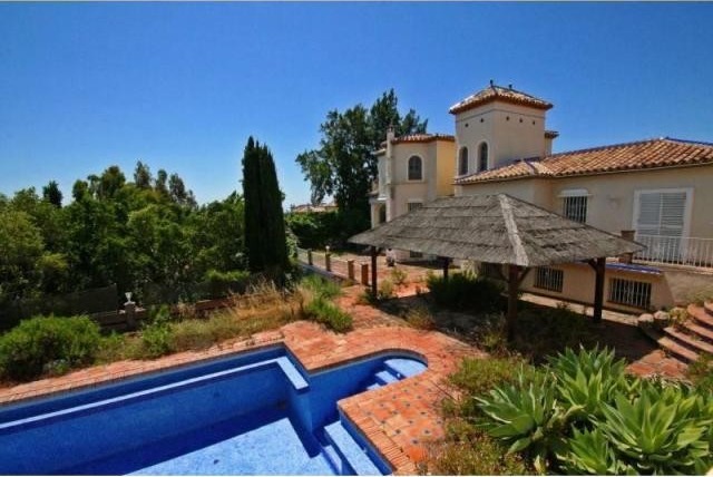 6 bedroom detached villa for sale