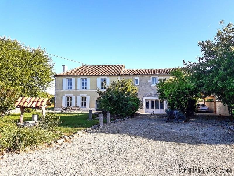 Pretty Renovated 4 Bedroom Country..