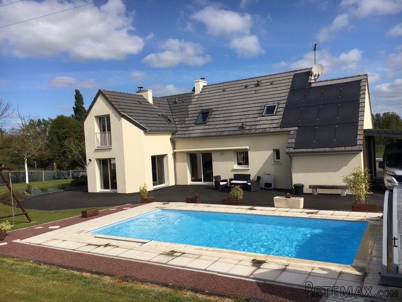 Detached House with Swimming Pool