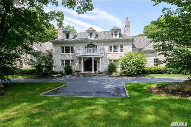 23 Danton Ln Lattingtown, NY 11560