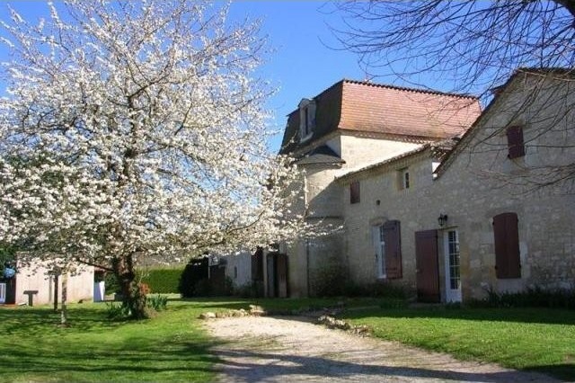 11 bedroom House For Sale: 24100.. - 2