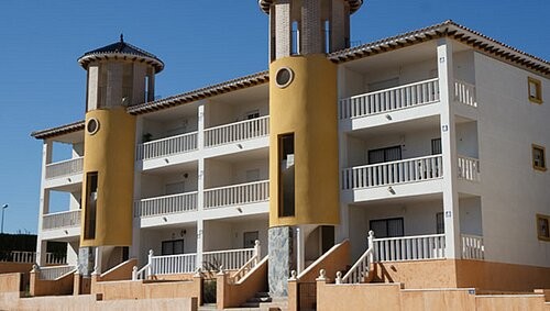 2 BEDROOM APARTMENT CLOSE TO BEACH