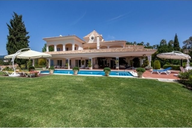 Stunning Estate with Fabulous Sea Views.. - 2