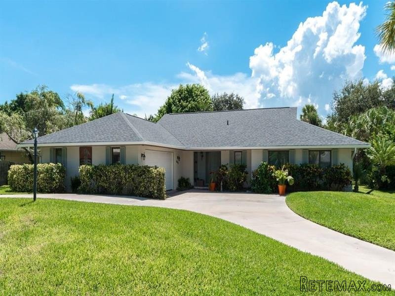 4 bedroom House For Sale: 1541..