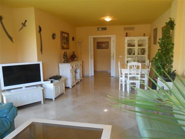 2 Bed Apartment for sale in Calahonda - 2