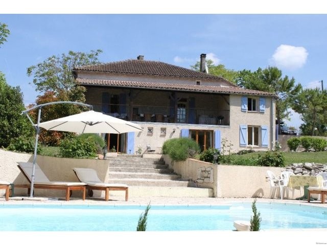 House With 4 Bedrooms, Apartment & Pool