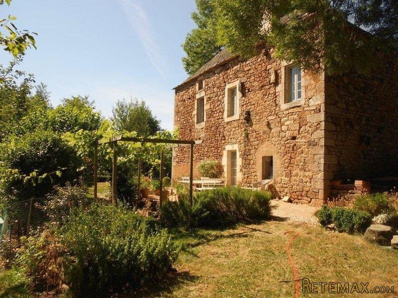 3 Bedroom Country House For Sale