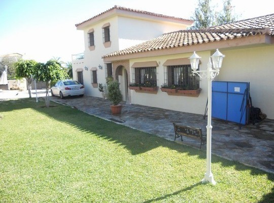 Villa for sale in Rio Verde, Marbella..