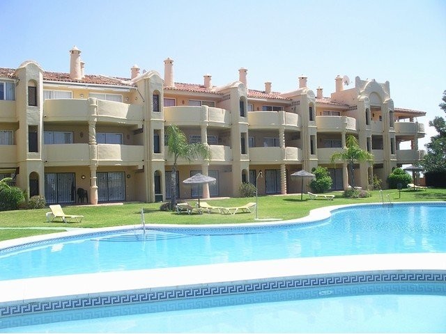 2 Bed Apartment for sale in Calahonda