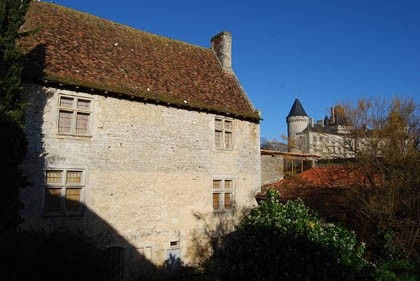 Beautiful logis full of original..