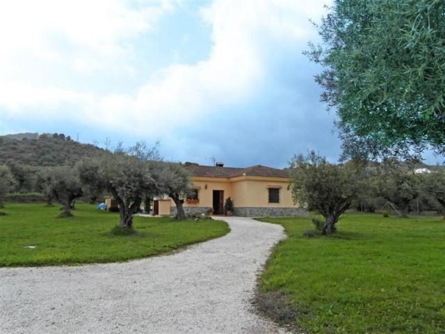 Villa - This 2 bedroom, 2 bathroom..