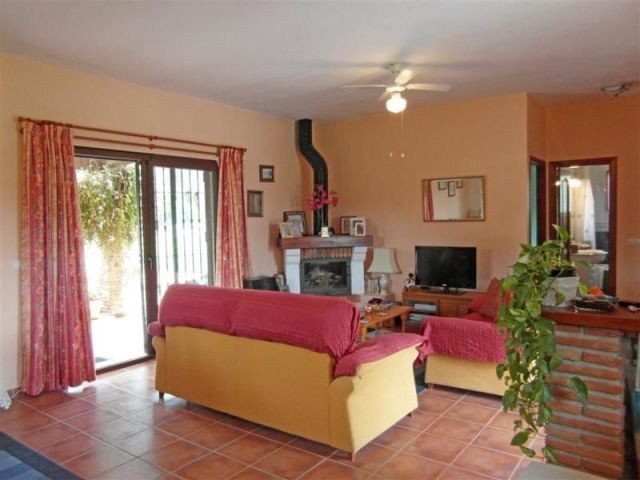 Villa - This 2 bedroom, 2 bathroom.. - 2