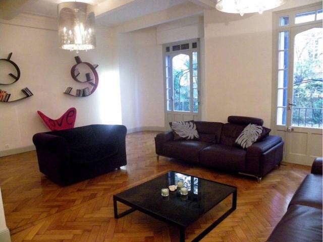 Modern & Large apartment with 5..